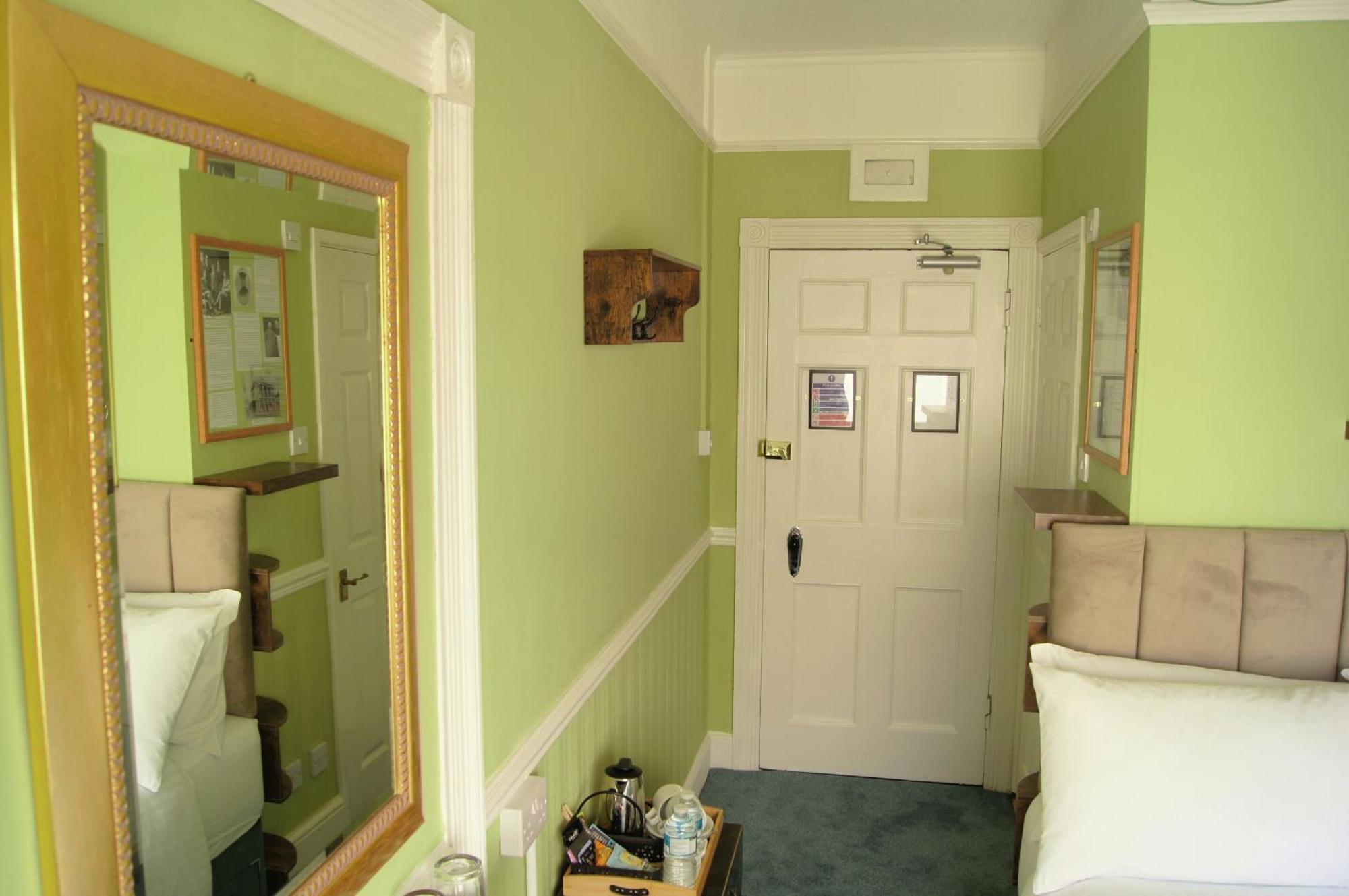 Hotel The Lawrence Of Arabia 2*